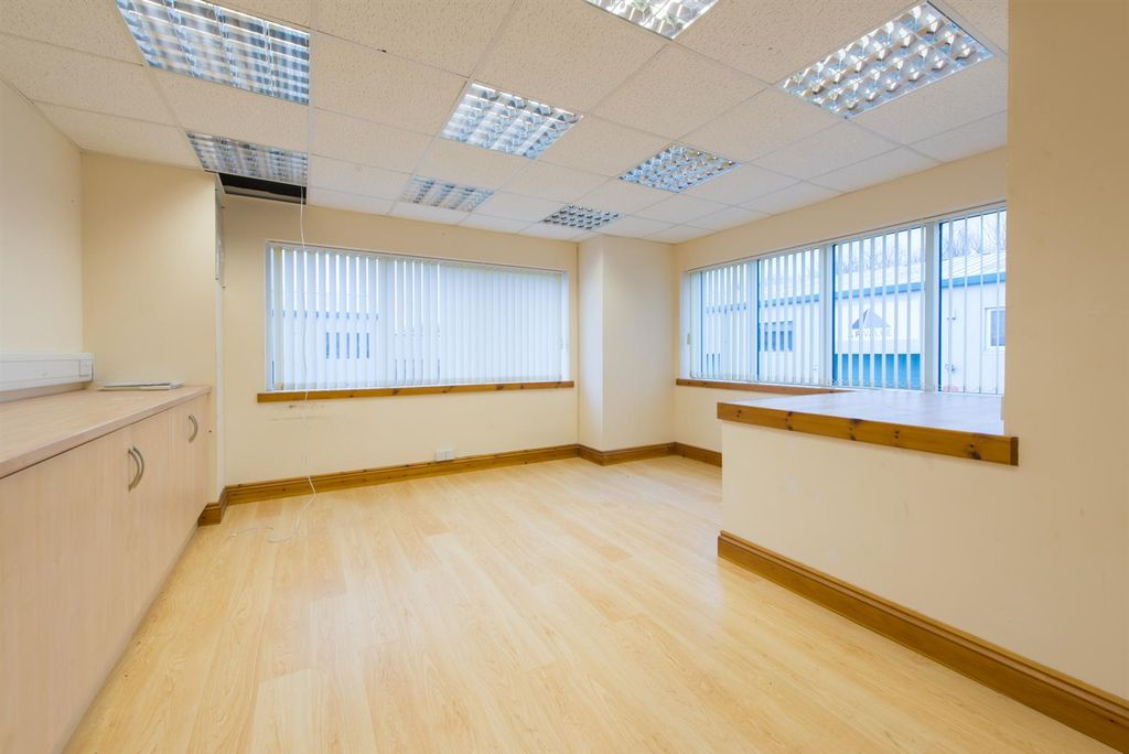 Property photo 2 of 12 General 17800686_106