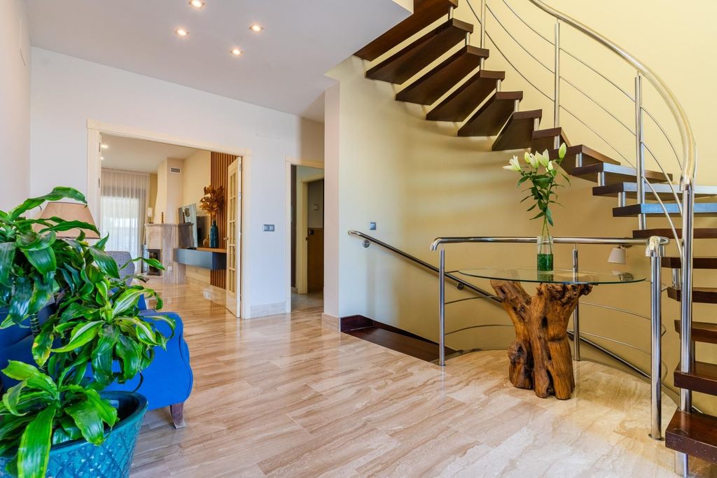 Property photo 3 of 88