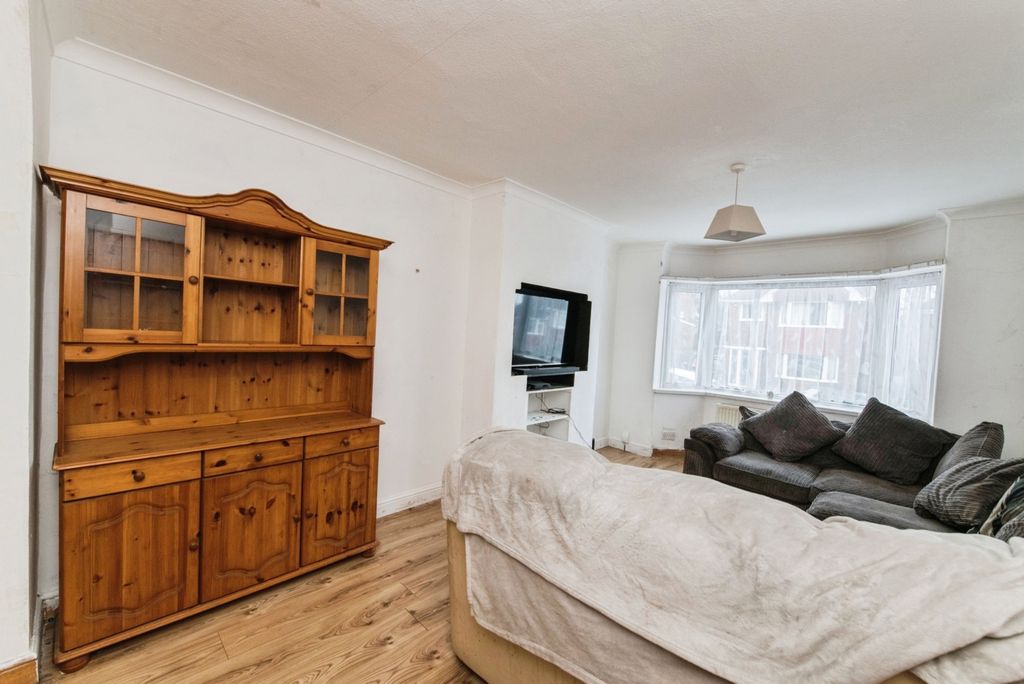 Property photo 3 of 18 Pbox-Img.Jpg