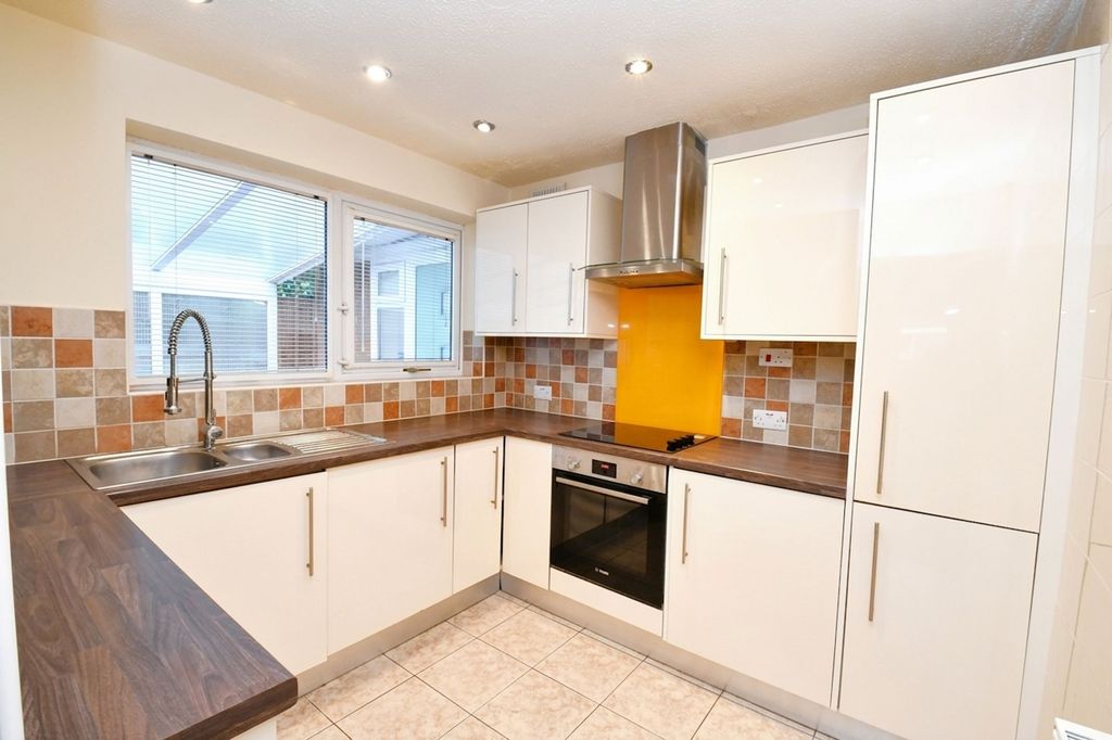 Property photo 2 of 21