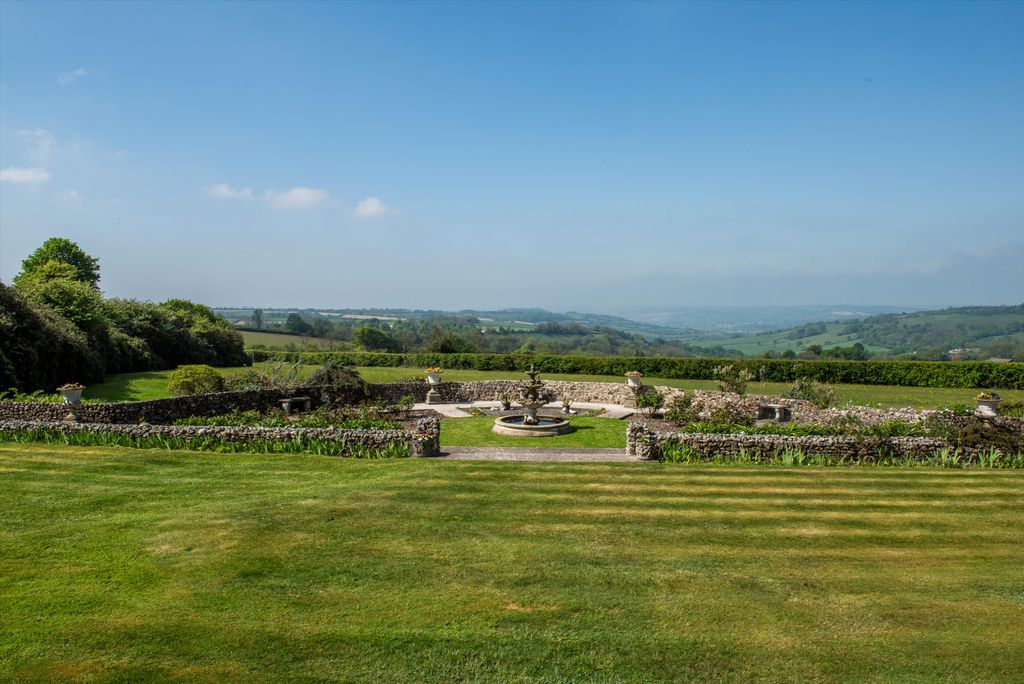 Property photo 2 of 29 Image