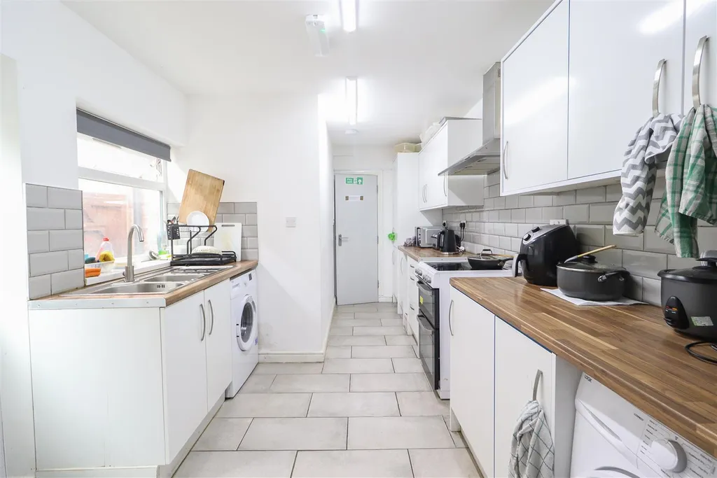 Apartment in Coventry CV5 - More