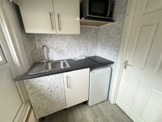 Property photo 3 of 5 Kitchen