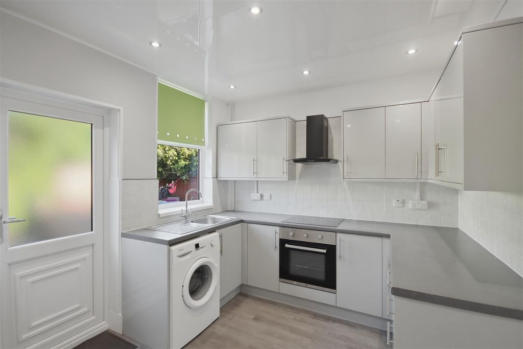 Property photo 2 of 12 Kitchen