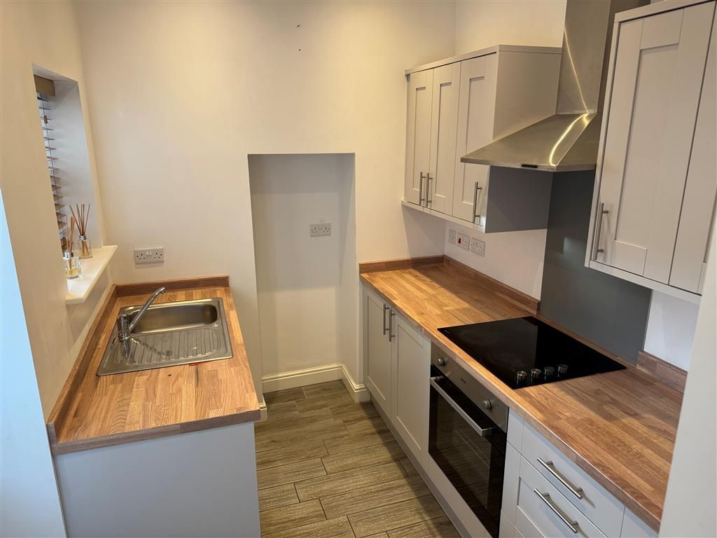 Property photo 2 of 8 Kitchen