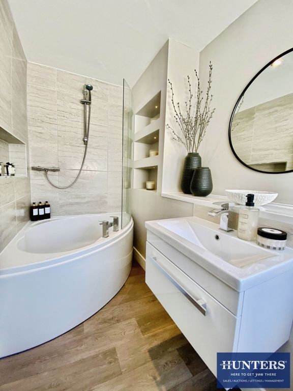 Property photo 2 of 20 Bathroom
