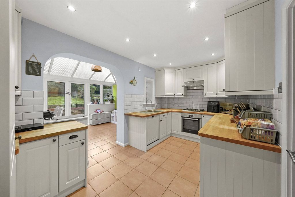 Property photo 2 of 17 Picture No. 10