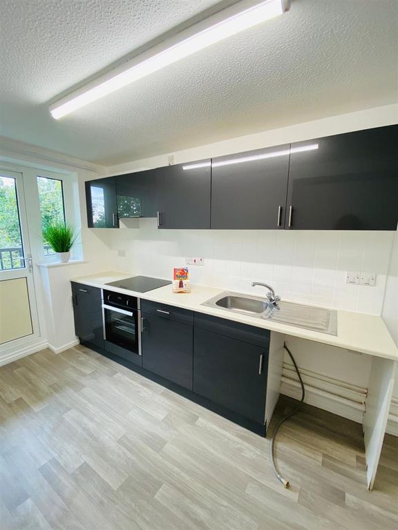 Property photo 2 of 17 Kitchen