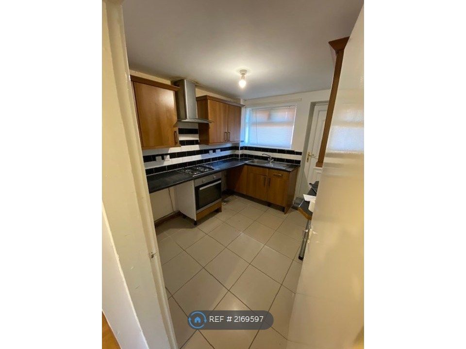 Property photo 3 of 7 Kitchen