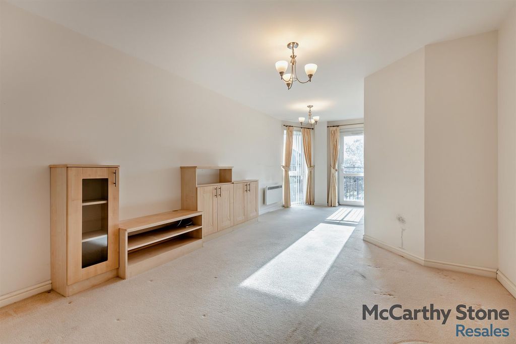 Property photo 2 of 32 8670688-Interior01-800.Jpg