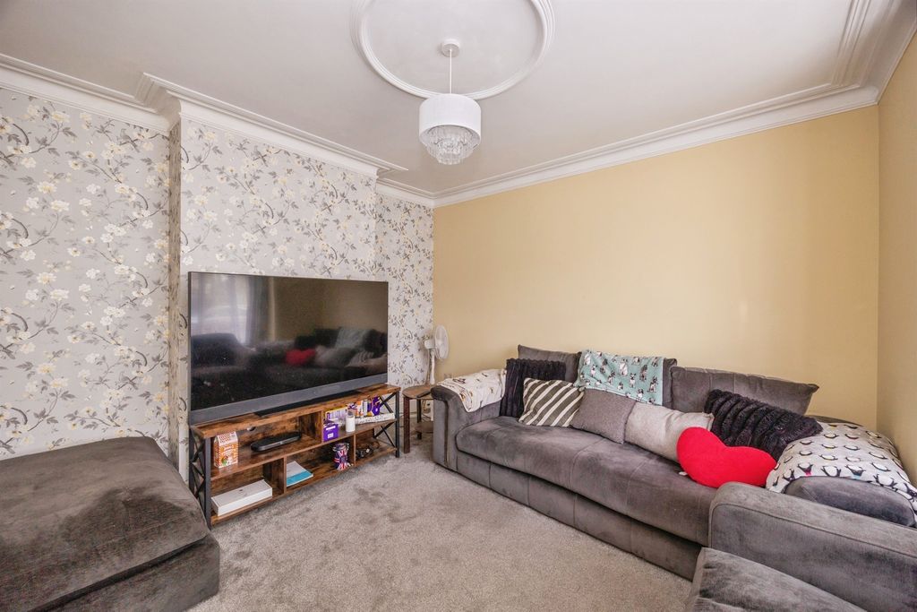 Property photo 2 of 25