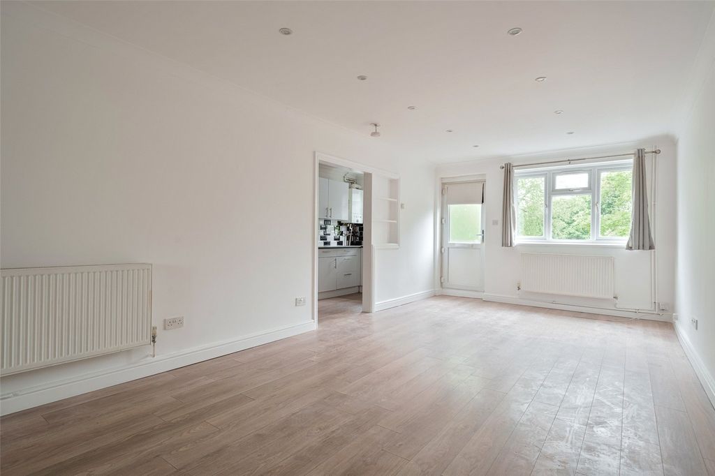 Property photo 3 of 8 Picture No. 05