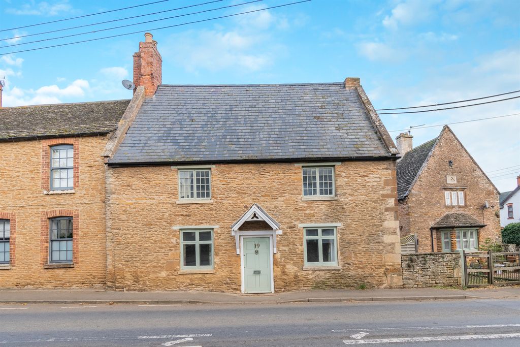Property photo 1 of 8
