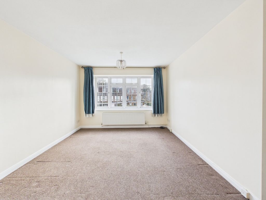 Property photo 2 of 6 Lounge