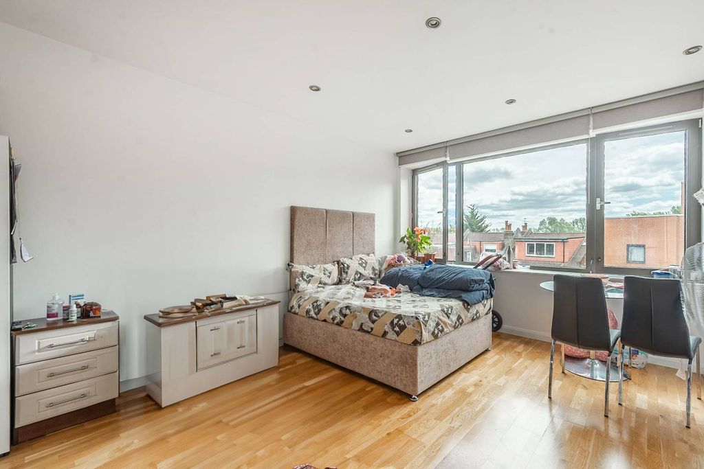 Property photo 1 of 5