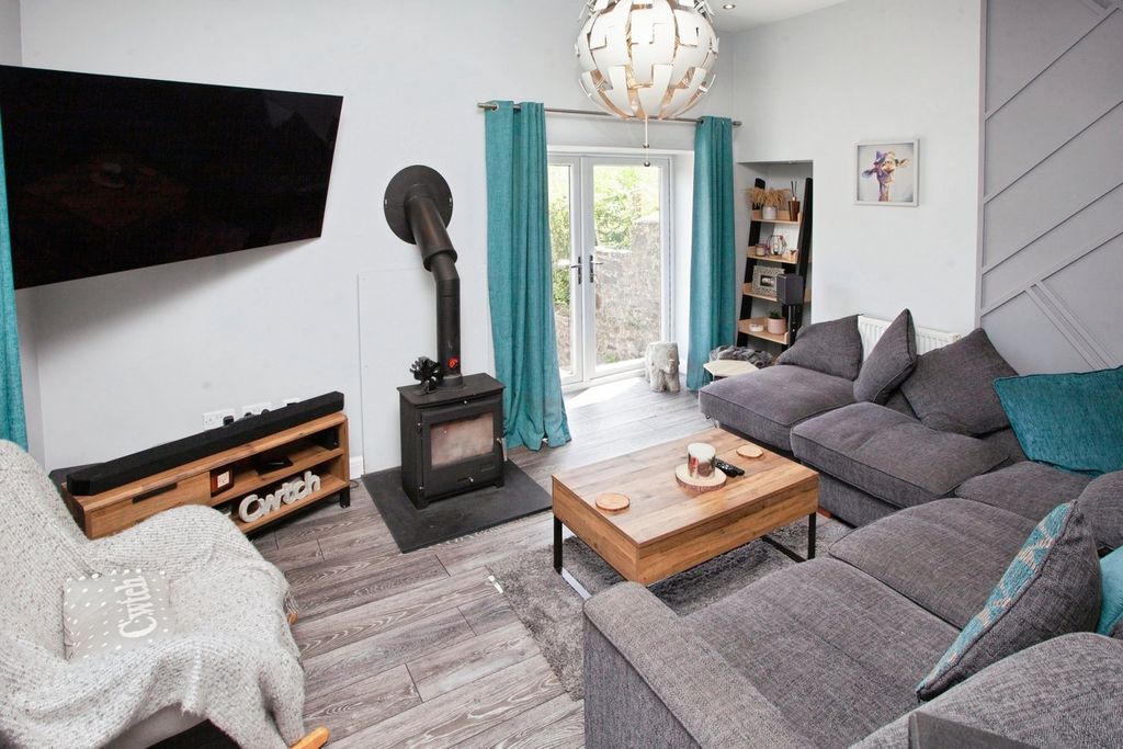 Property photo 3 of 18