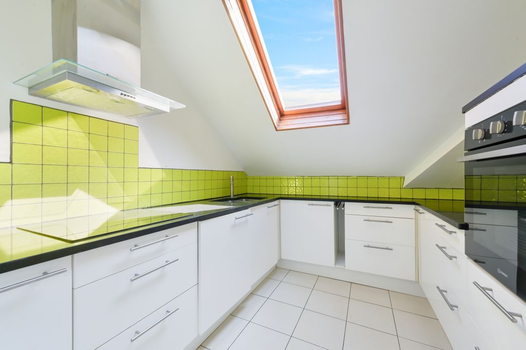Property photo 2 of 9 Rosendale Road, 1...