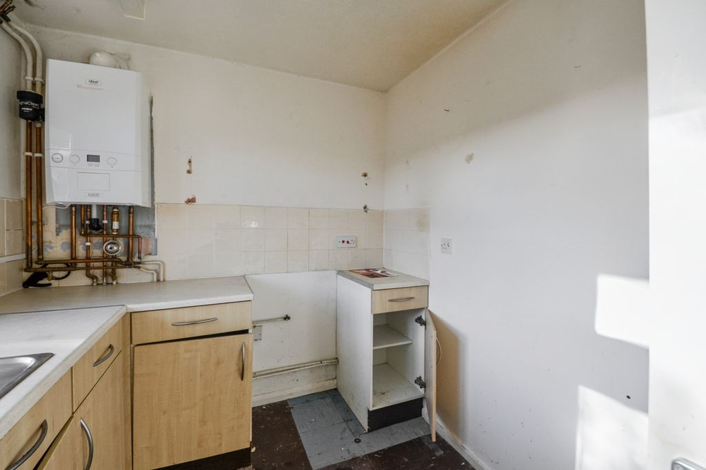 Property photo 2 of 14 13 Oswald Close, Ramsey, Huntingdon, Cambridgeshire Pe26 1Ew