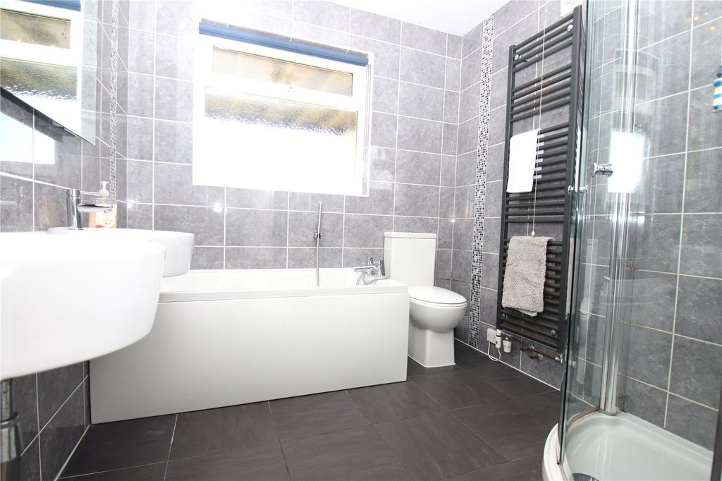 Property photo 2 of 12 Picture No. 18
