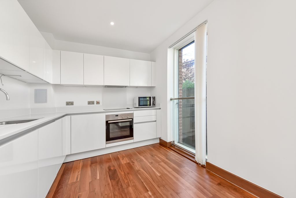 Property photo 3 of 12 Kitchen