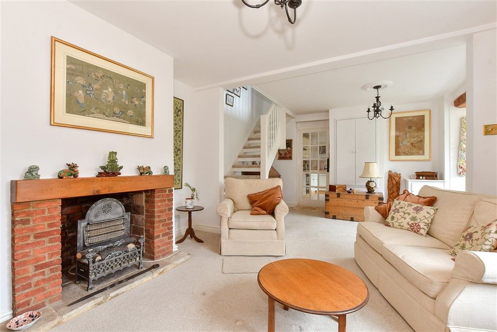 Property photo 3 of 13 Lounge