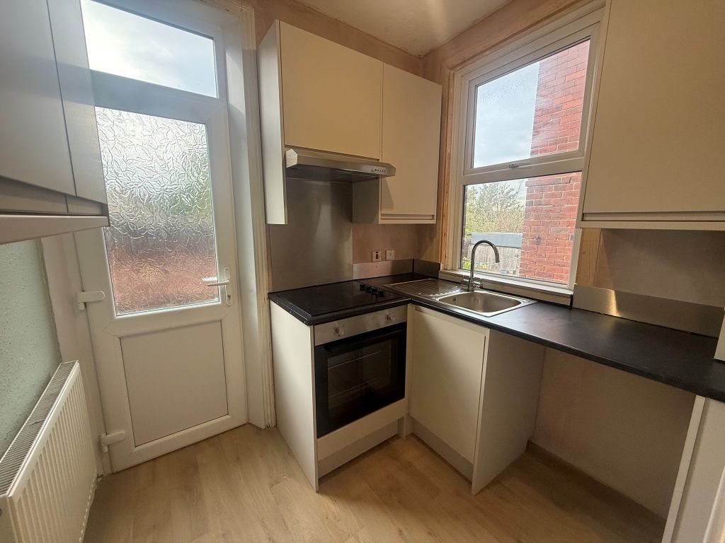 Property photo 2 of 11 Kitchen