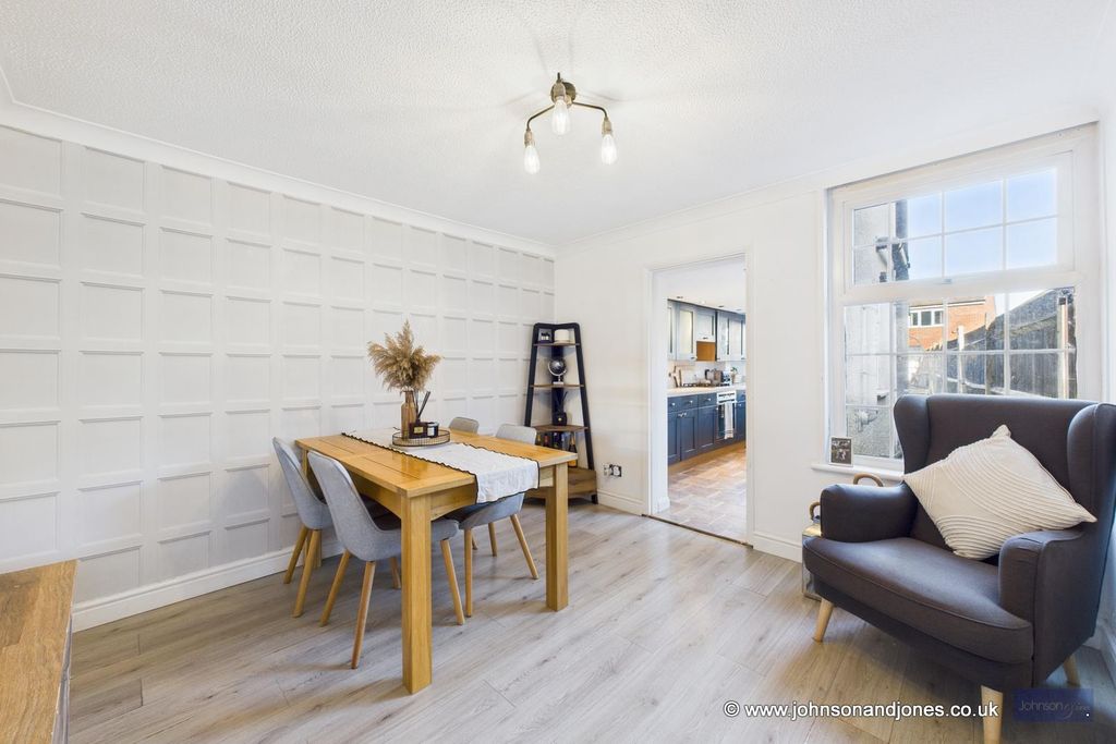 Property photo 3 of 18 4 Dining.Jpg