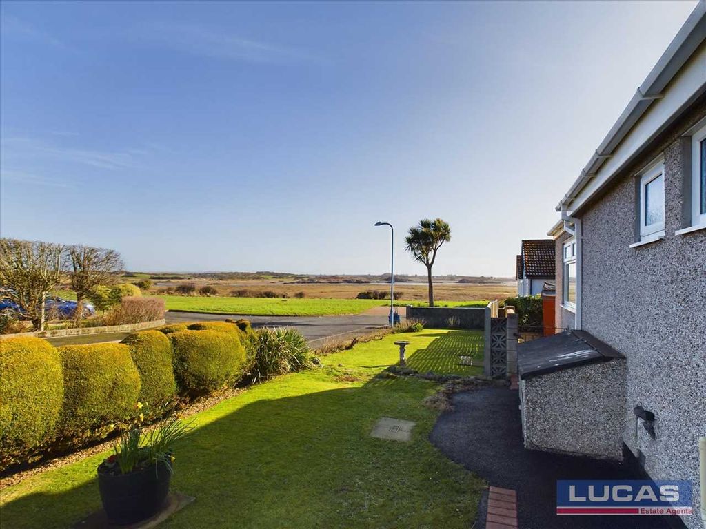 Property photo 2 of 31