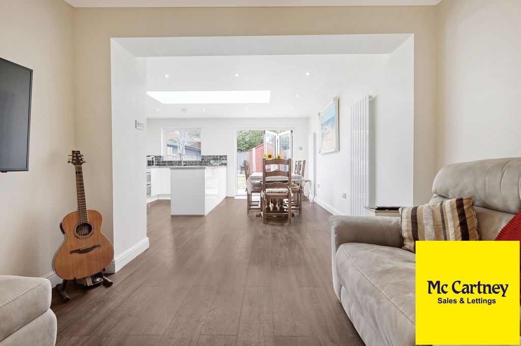 Property photo 3 of 31