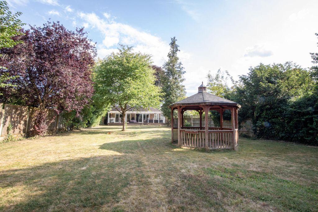 Property photo 1 of 32 Rear Garden