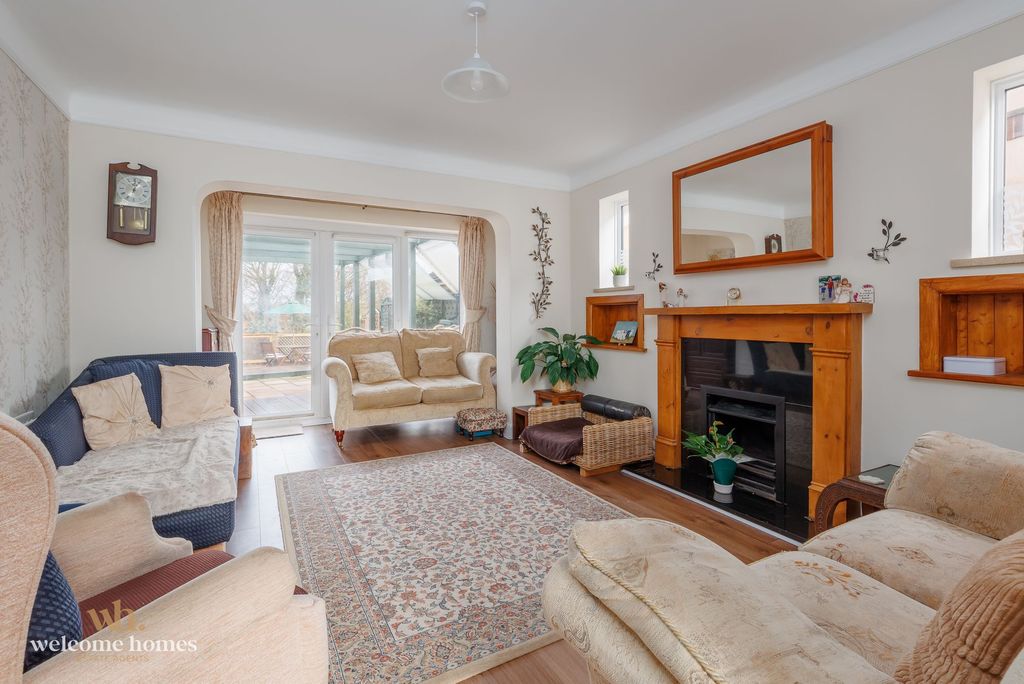 Property photo 2 of 20 Lounge