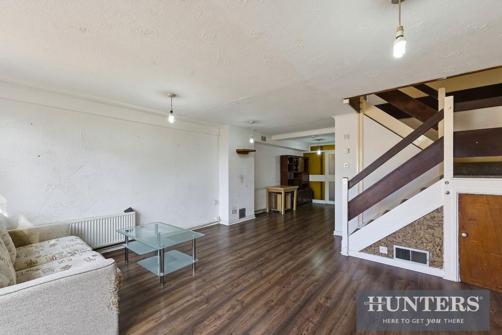 Property photo 3 of 14 Norman Crescent-2.Jpg