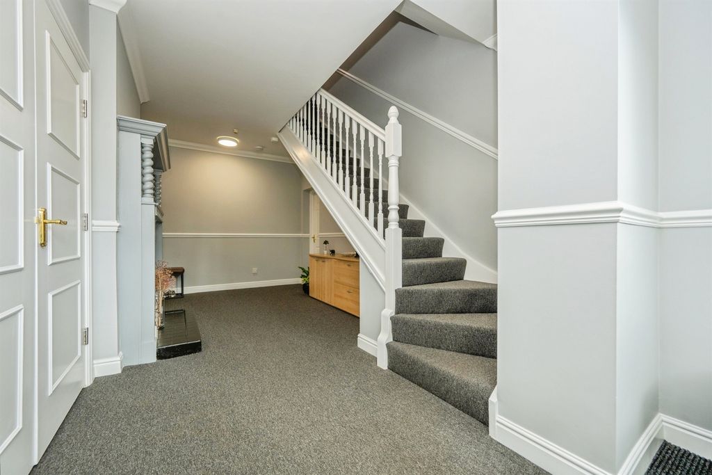 Additional image 12 of 2 bed flat for saleThe Green, Mickleover, Derby DE3