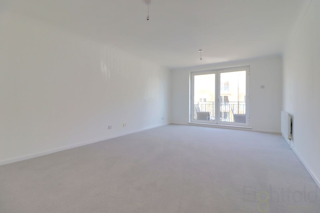 Property photo 1 of 14 Living Room