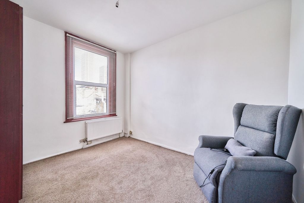 Property photo 3 of 9 Pbox-Img.Jpg