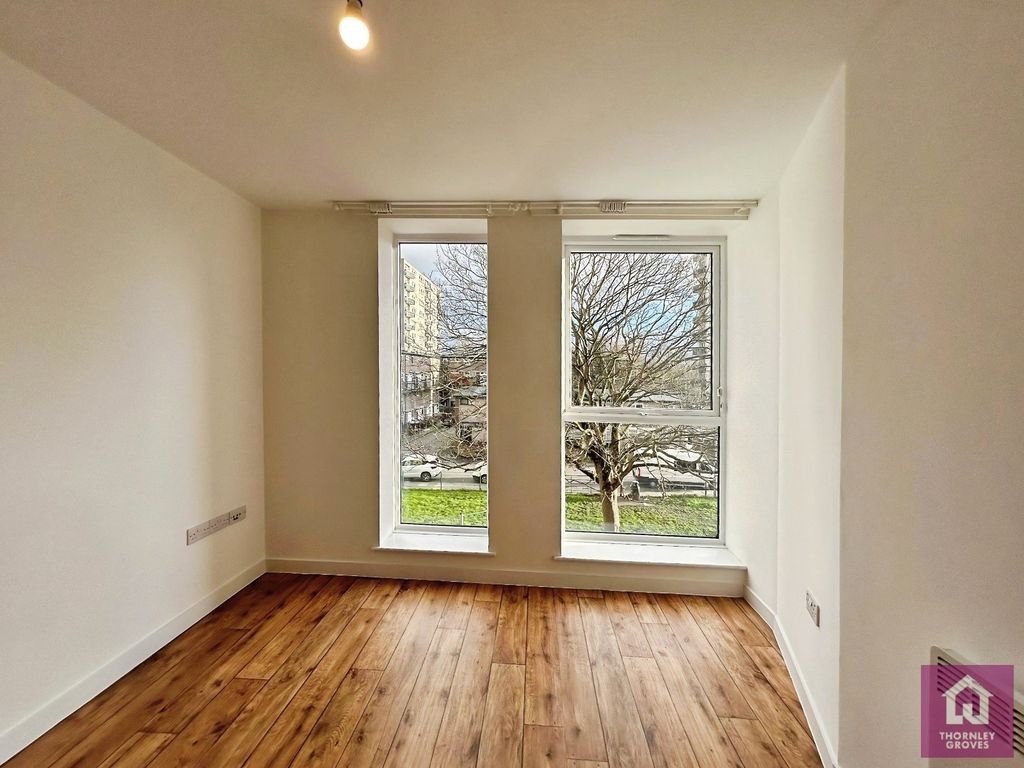 Property photo 2 of 9 Picture No. 15