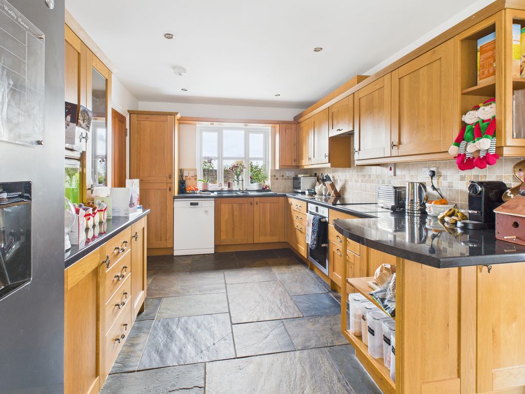 Property photo 3 of 13 Cam05372G0-Pr0097-Still002