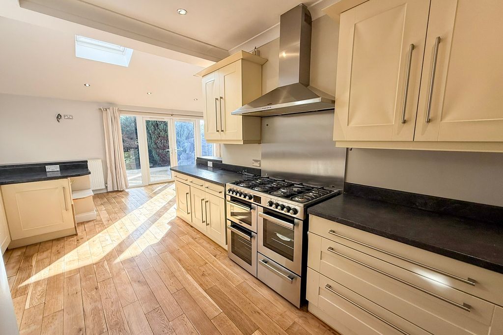 Property photo 3 of 14 Kitchen