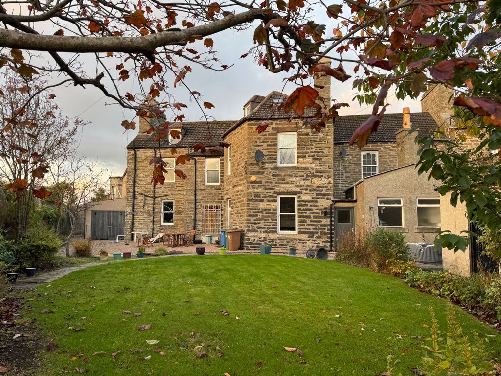 Property photo 1 of 33