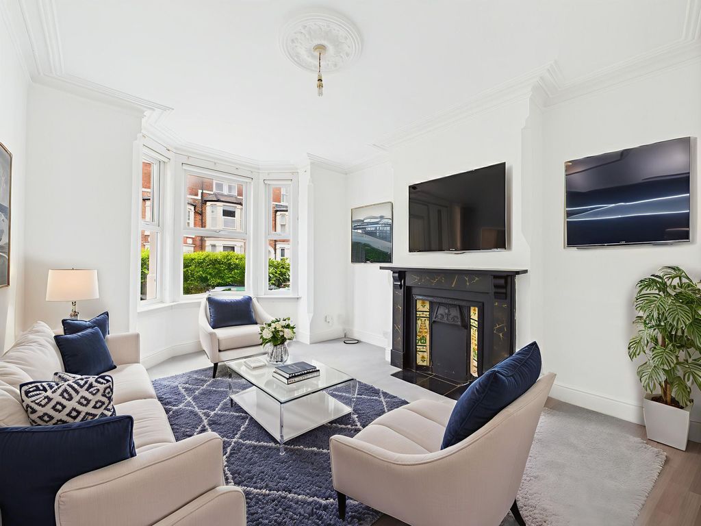 Property photo 2 of 17 Lounge (Virtually Furnished)