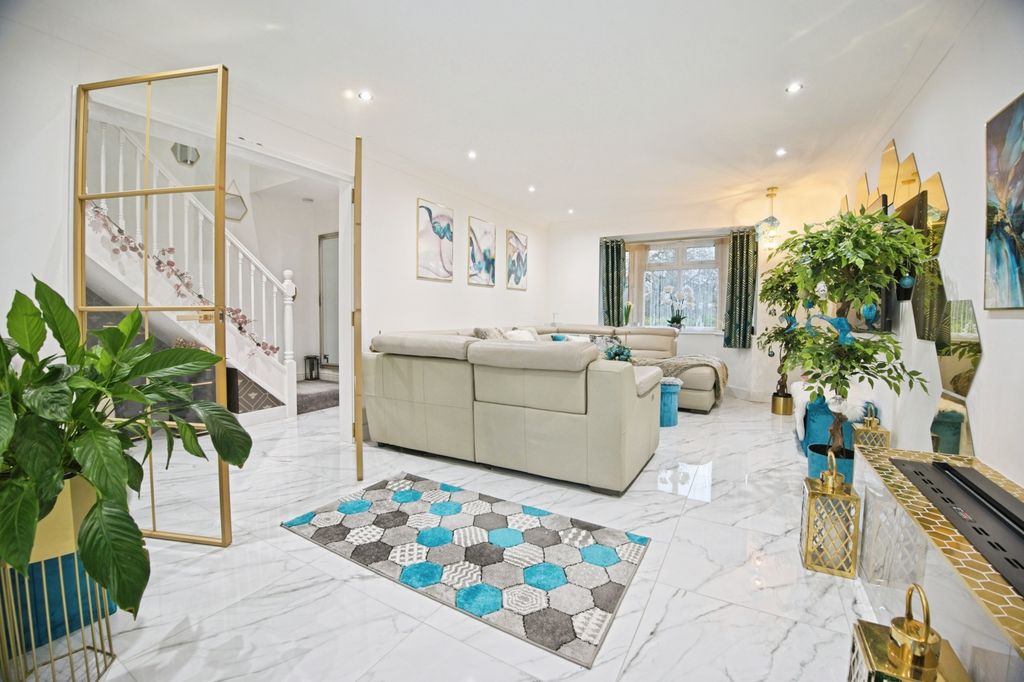 Property photo 3 of 15 Living Room