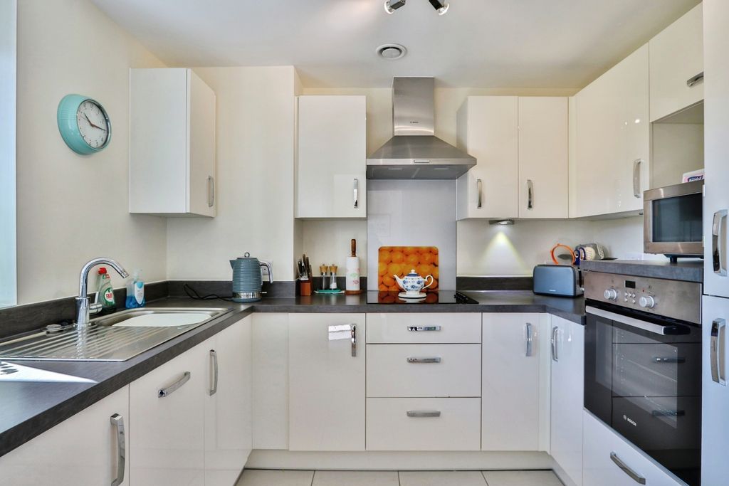 Property photo 3 of 16 Kitchen