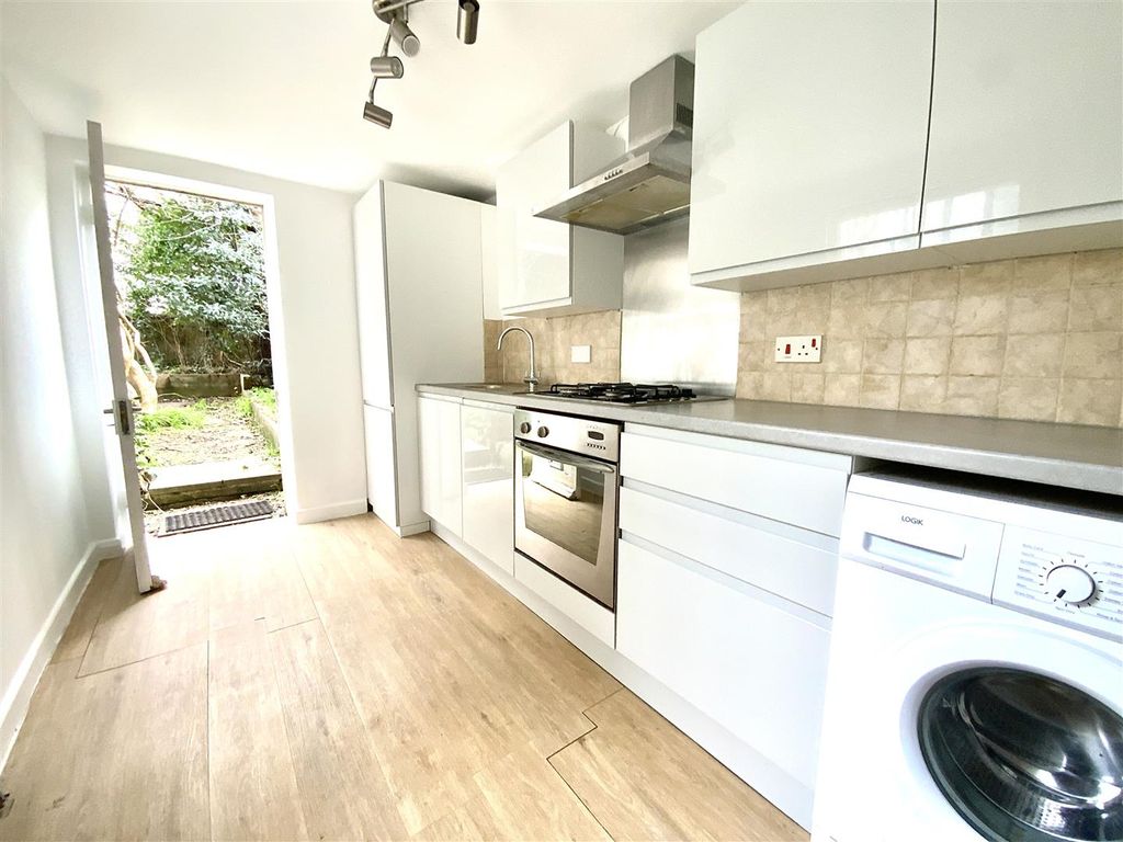 Property photo 2 of 5