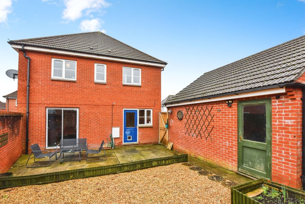 Property photo 2 of 16