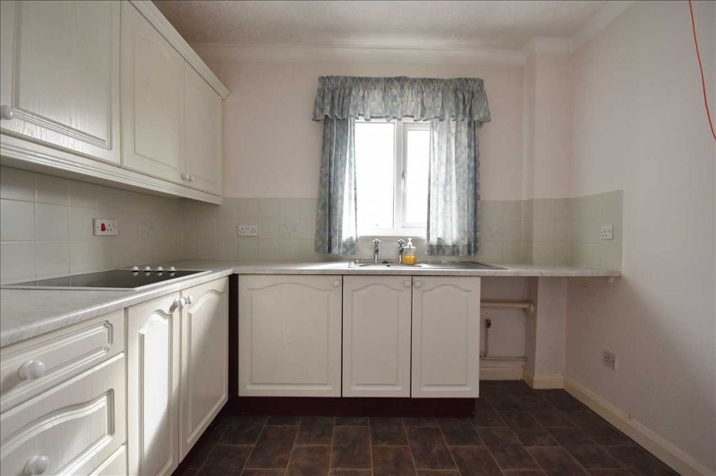 Property photo 3 of 6 Kitchen