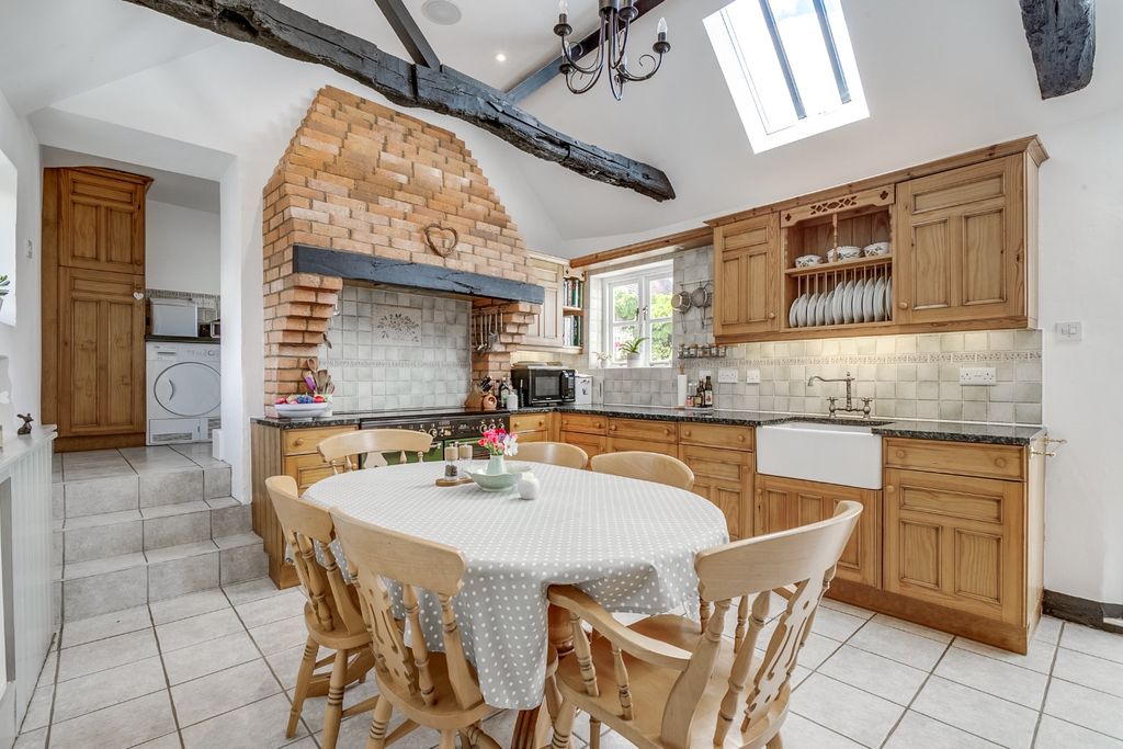 Property photo 2 of 21 4516177