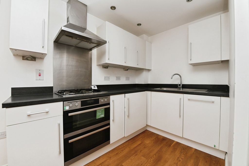 Property photo 3 of 14 Kitchen