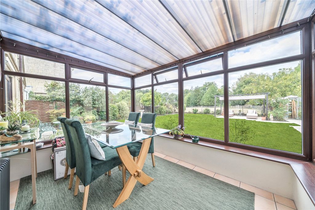 Property photo 2 of 18 Picture No. 15