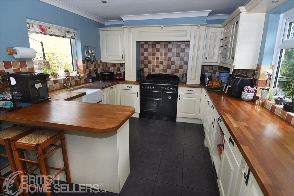 Property photo 2 of 15 Picture No. 13