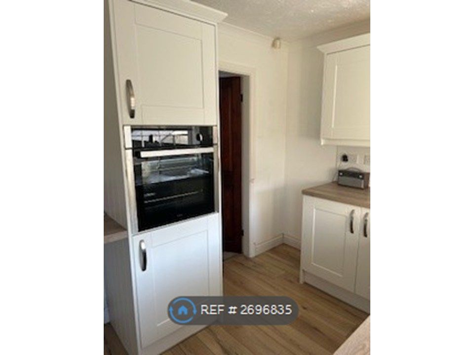 Property photo 3 of 11 Kitchen View 1